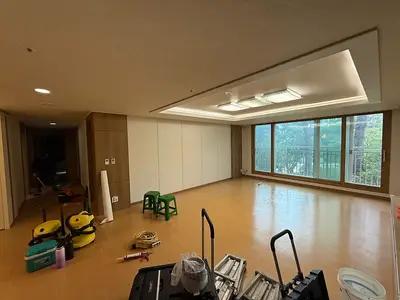 성동구 상왕십리동 텐즈힐 1단지 43평형, 디아망 회벽 크림 화이트 실크벽지로 새롭게 태어나다 현장 사진