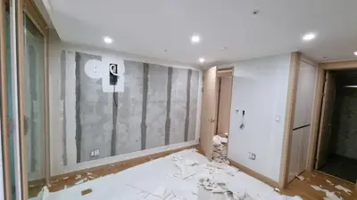 강남구자곡동LH강남아이파크34평형벽면전체광폭합지도배 현장 사진